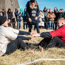 Rumšiškėse žiemą iš kiemo varė su tradicinėmis ristynėmis