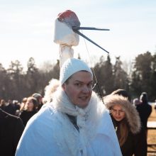 Rumšiškėse žiemą iš kiemo varė su tradicinėmis ristynėmis