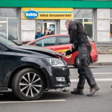 Avarija Savanorių prospekte: vieno automobilio vairuotojai prireikė medikų