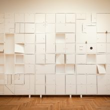 Retrospektyvinėje Y. Ono parodoje – kūriniai su instrukcijomis, dedikacija J. Mačiūnui