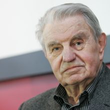 Diskusijos dėl paminklo J. Marcinkevičiui netyla: šaršalą kelia keli niuansai