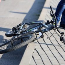 Šiauliuose automobilis susidūrė su dviračiu – nukentėjo jo vairuotojas