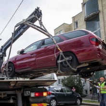 Radviliškyje – neįprasta vagystė: mašiną pakrovė ant automobilvežio ir išvežė
