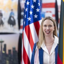 Ambasadorė žada, kad nauji iššūkiai pasaulyje neišjudins JAV iš Rytų Europos