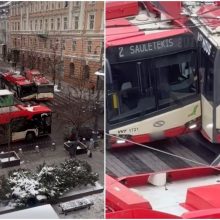 Vilniaus centre susidūrė du troleibusai: vairuotojai nesutarė dėl kaltės