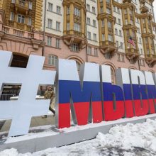 Prie JAV ambasados Maskvoje pastatyti Rusijos kariuomenę remiantys simboliai