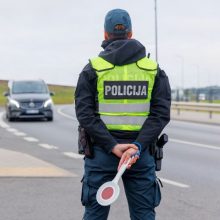 Policija įspėja: Visų Šventųjų ir Vėlinių dienomis bus sustiprintas patruliavimas šalies keliuose