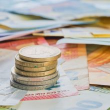 Žiniasklaida: turtingi rusai vis dar pervedinėja pinigus į Šveicarijos bankų sąskaitas