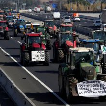 Ispanijos ūkininkai antrą dieną iš eilės blokuoja kelius