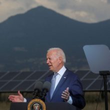 J. Bidenas surengs derybas su JAV įstatymų leidėjais dėl pagalbos Ukrainai