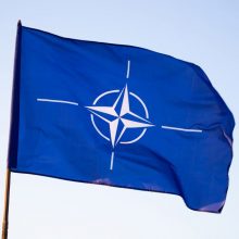 NATO pasirašė 1,2 mlrd. dolerių vertės kontraktų dėl artilerijos sviedinių
