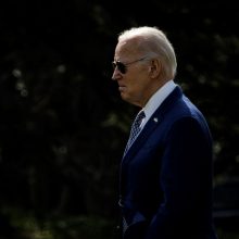 J. Bidenas su Kongreso lyderiais kalbėsis apie Ukrainą ir JAV vyriausybės uždarymą