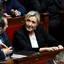 Prancūzijos kraštutinių dešiniųjų partija parems vyriausybės imigracijos įstatymo projektą