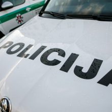 Vilniuje BMW automobilis rėžėsi į stulpą: vairuotojas iš įvykio vietos paspruko