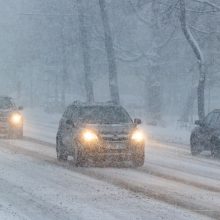 Šalyje eismo sąlygas sunkina snygis ir plikledis