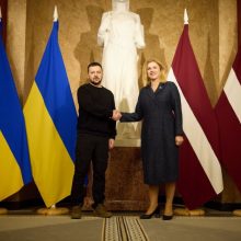 Latvijos premjerė pažadėjo tolesnę paramą Ukrainai: pergalė yra vienintelis būdas atkurti saugumą