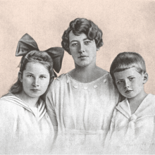 S. Smetonienė su dukra Marija ir sūnumi Juliumi. Lozana, 1919 m. 