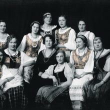 Renginys: Lietuvos didžiosiosios kunigaikštienės Birutės karininkų šeimų moterų draugijos garbės pirmininkė priima organizacijos nares. 1935 m.