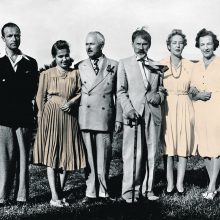 Susitikimas: Tabor Farmoje 1941 m. Iš kairės: A. Valušis, M. Tūbelytė, J. Bačiūnas, A. Smetona, S. Smetonienė ir J. Tūbelienė.