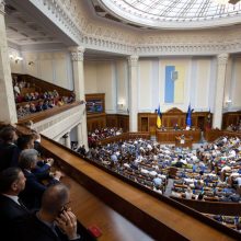 Ukrainos parlamentarai parėmė įstatymą, leidžiantį kaliniams tarnauti kariuomenėje