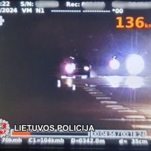 Vilniuje girtas ir vairuotojo pažymėjimo neturintis vyras lėkė 131 km/val. greičiu