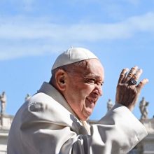 Popiežius ragina konfliktus spręsti derybomis