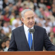 B. Netanyahu teigia, kad Izraelis „Hamas“ persekios net ir Rafoje