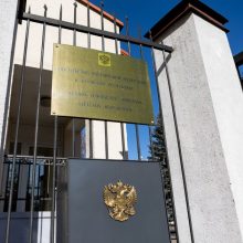 Rusijos ambasada Vilniuje apmėtyta Molotovo kokteiliais  