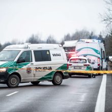 Tauragės rajone į atitvarus trenkėsi vilkikas: vairuotojas rastas negyvas