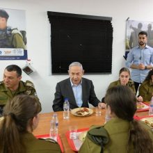B. Netanyahu: Izraelio principas yra – kas puola mus, tą puolame mes