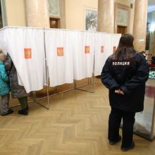 Rusijoje teismas moteriai skyrė kalėjimo bausmę: ant balsavimo biuletenio ji užrašė „karui ne“