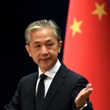 Kinija kritikuoja šnipinėjimu įtariamo europarlamentaro padėjėjo sulaikymą