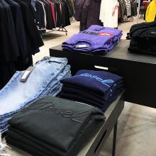 Atidaroma didžiausia firminių drabužių išparduotuvė Klaipėdoje „F8 OUTLET“