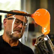 Stiklo menininkas R. Kriukas: Lietuvoje nebeliko vietos stiklapūčiams