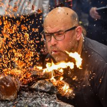 Stiklo menininkas R. Kriukas: Lietuvoje nebeliko vietos stiklapūčiams