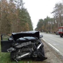 10-metę pražudžiusios avarijos byloje – nuosprendis: išteisinta motina, kaltas manevravęs vyras