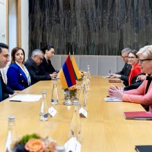 I. Šimonytė su Armėnijos parlamento vadovu aptarė glaudesnius santykius su ES