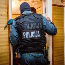 Sukčius apsimetė policininku ir apvogė senyvą moterį