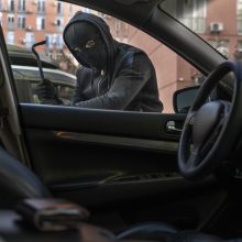 Vilniuje apvogti trys automobiliai, bendras nuostolis – per 5 tūkst. eurų