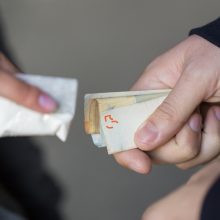 Vilniuje sulaikyto vyro kišenėse – bene šimtas narkotikų lankstinukų