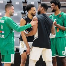 Kolegos: praeityje ASVEL atstovavę M.Kalnietis ir K.Hayesas šnektelėjo su buvusiais bendražygiais.