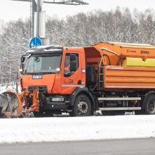 Kelininkai: eismo sąlygos dėl sniego ir plikledžio – sudėtingos