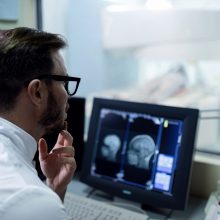 Eiga: jei per 5 metus nuo pirminės diagnozės onkologinė liga neatsinaujina, vėliau tokio žmogaus sveikatos būklę stebi nebe gydytojas onkologas, o šeimos gydytojas