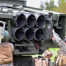 Generolas: NATO šalys turi gaminti daugiau karinės įrangos