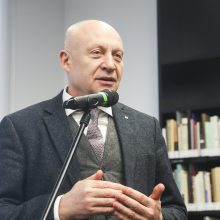 Konkursą į M. Mažvydo bibliotekos vadovus pralaimėjęs R. Gudauskas prašo priteisti jam turtinę žalą