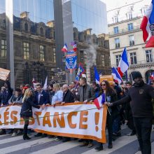 Prancūzijoje kilus triukšmui dėl pensijų vyriausybės laukia balsavimai dėl nepasitikėjimo