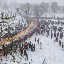 Kovo 11-ąją Šiaulius užliejo 500 metrų ilgio valstybės vėliava