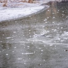 Garliavos parko upelyje aptiktas jame įšalusio nežinomo vyro kūnas 