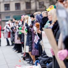 Tėvų protestas Kaune: „Ar aukosi savo vaiką eksperimentinei vakcinai?“