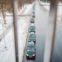 Eilėje prie mobilaus punkto kaunietė su vaikais laukė virš valandos: pasijaučiau kaip pasienyje